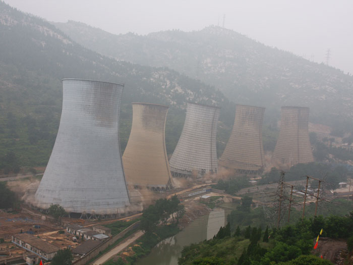萊蕪發電廠水塔爆破拆除工程