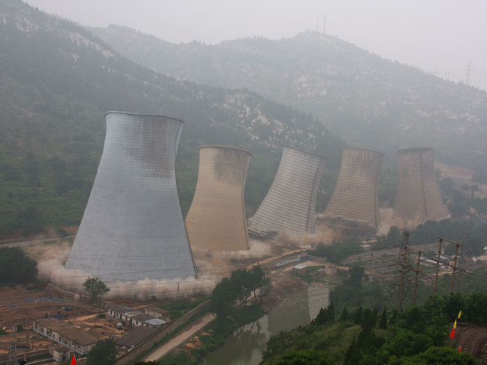 萊蕪發電廠水塔爆破拆除工程