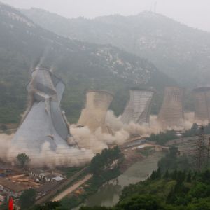萊蕪發電廠水塔爆破拆除工程